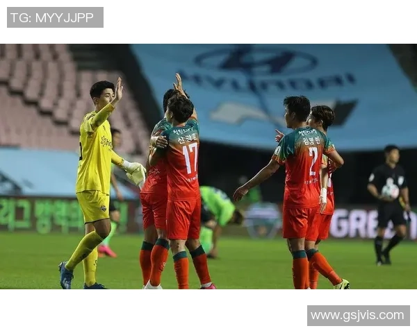 亚冠成都蓉城VS广岛三箭首发显现：4大外援反击，双铁腰坐镇，韦世豪冲击